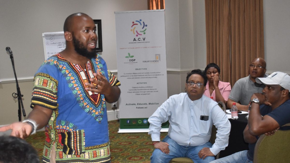ACV Project Coordinator Sphamandla Mhlongo, facilitating the workshop at the Edward.